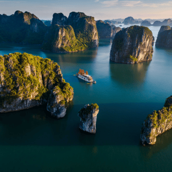 Navegando por las Maravillas de la Bahía de Halong