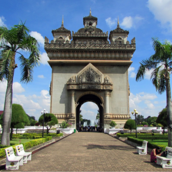  Vuelva a Pakse- Vuelo a Vientiane