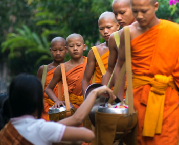 Ceremonia de Tak Bat en Luang Prabang