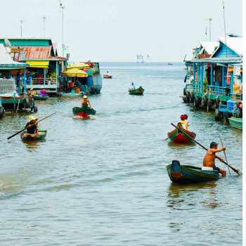 Siem Reap - Lago Tonle Sap - Vuelo a Luang Prabang