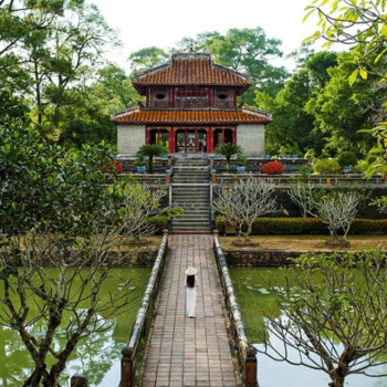 Tour a la ciudad de Hue - Vuelo a la ciudad de Ho Chi Minh